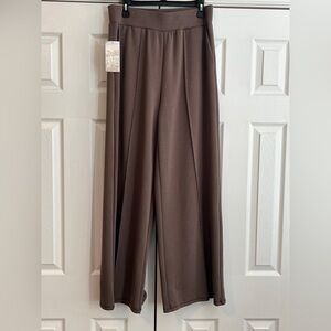 Sage Woman’s Knit Wide Leg Pull on pants. Elastic Band Front Pockets